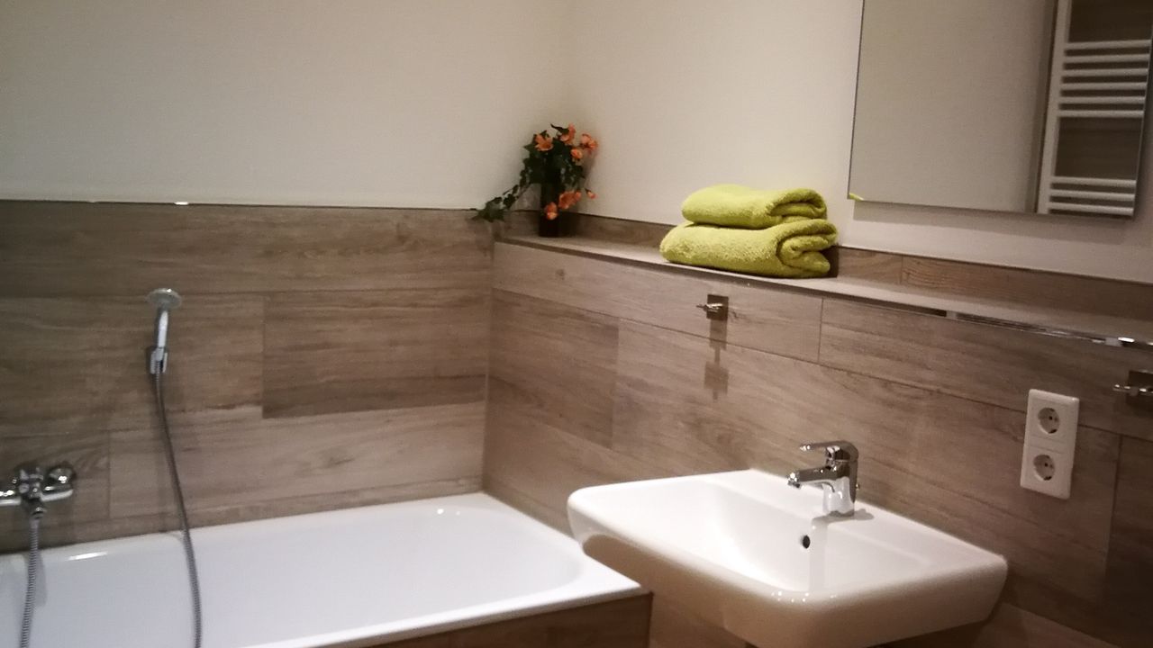 Badewanne, Waschtisch Badewanne, Waschtisch